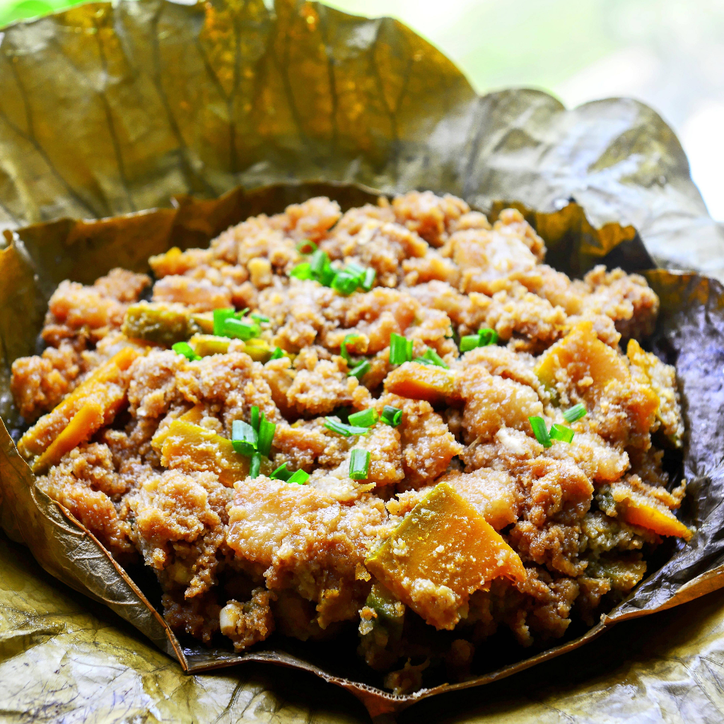 Steamed Pork with Rice Flour in Lotus Leaf